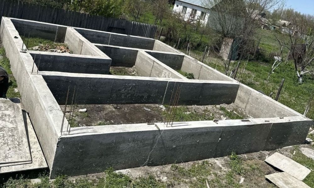 Бригада бетонщиков. Фундамент частных домов, коттеджей под ключ.