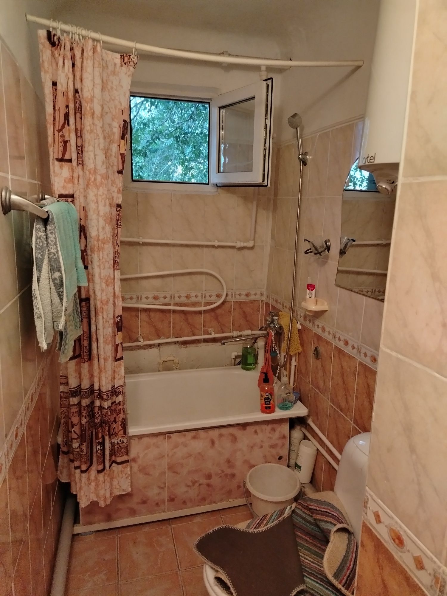 Продам двушку жилянка