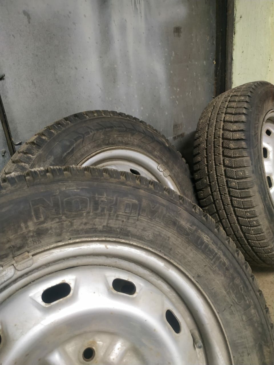 Срочно продам зимнюю резину 195/65/R15 Nord M