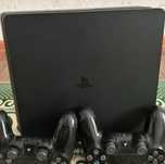 PS4 Slim 1TB + 2 джойстика + игры + PS Plus Extra