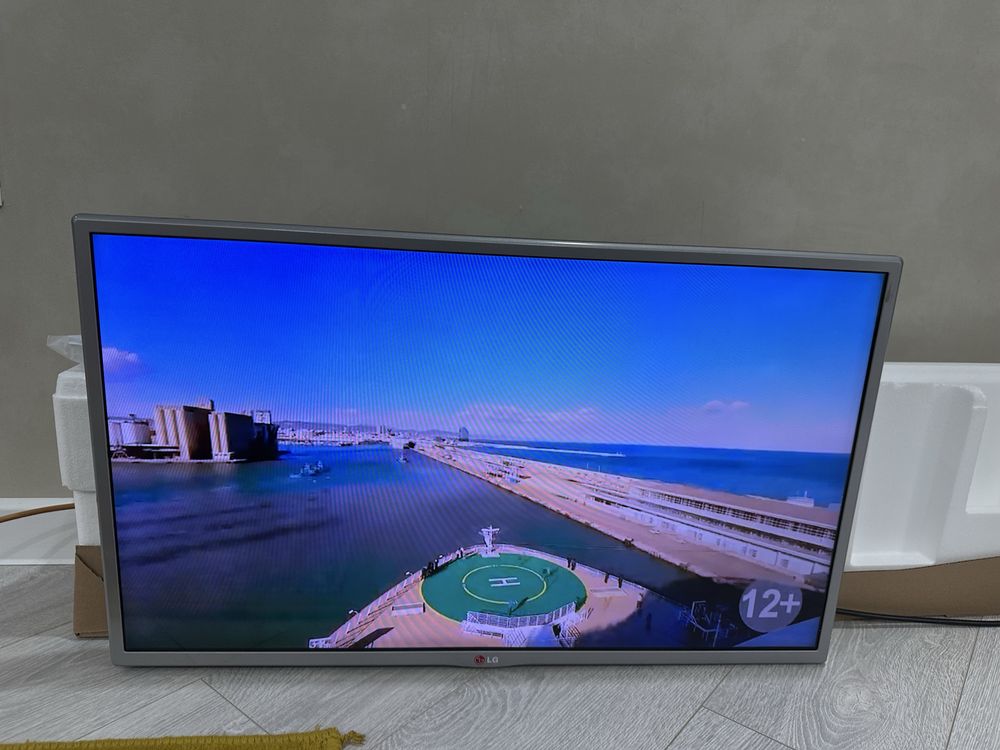 Продам Смарт ТВ LG, б/у, в отличном состоянии, размер 85 см,