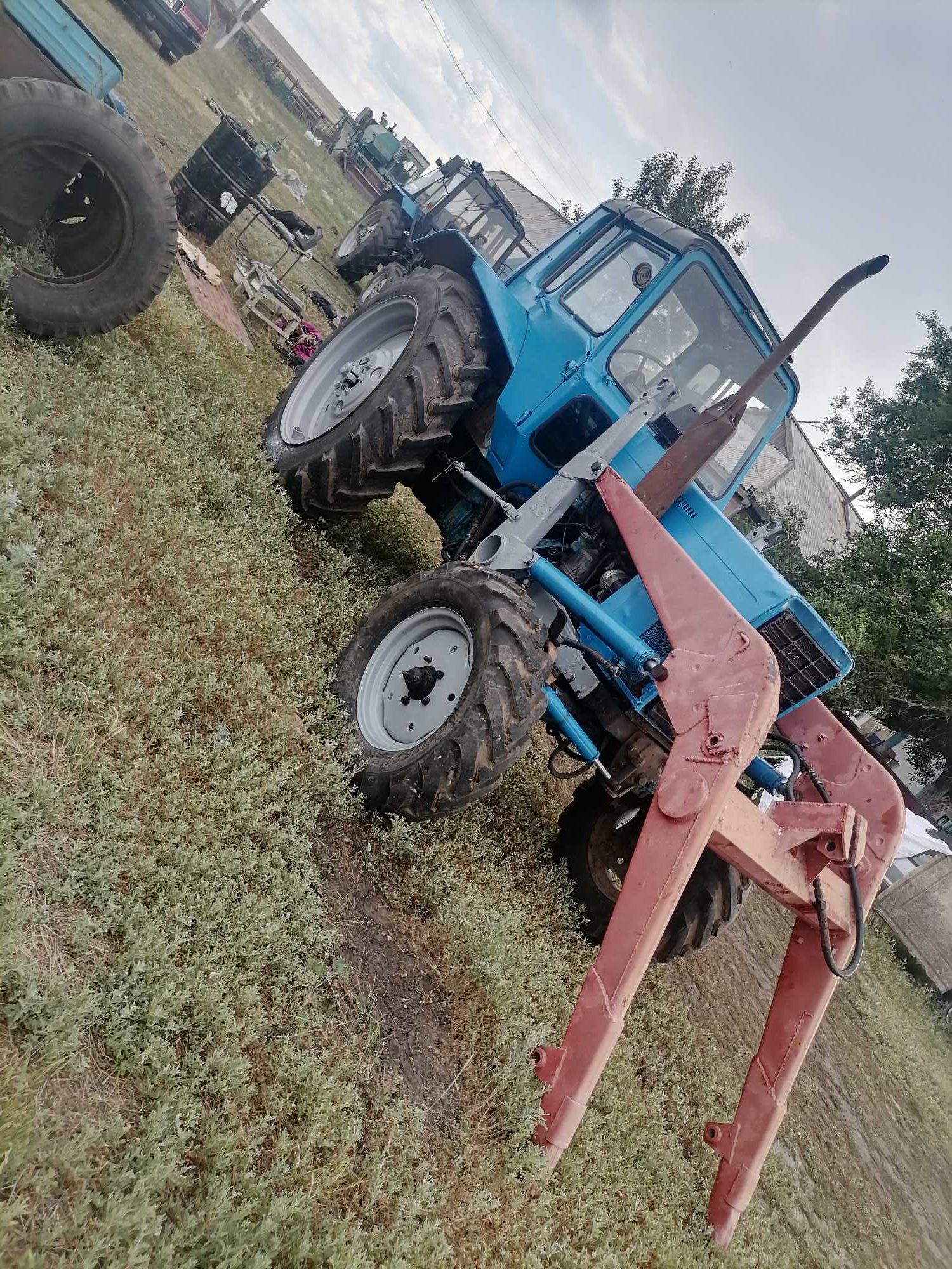 Трактор мтз 80..