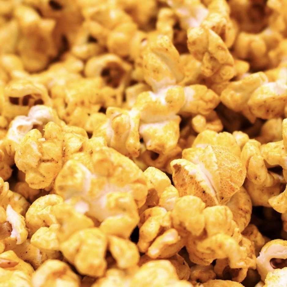 Бадырақ кукуруза, попкорн жүгерісі, зерно для попкорна. Popcorn