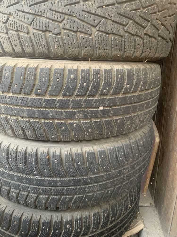 Продам зимние шины размер 195/65/15