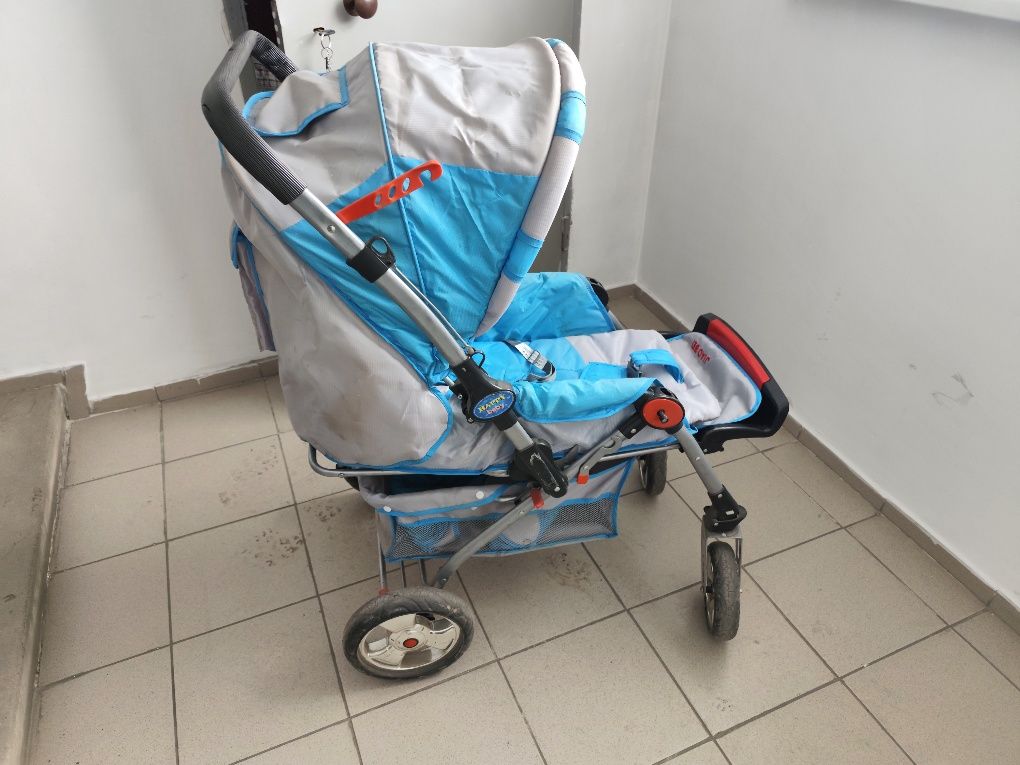 Продам коляску универсальную.