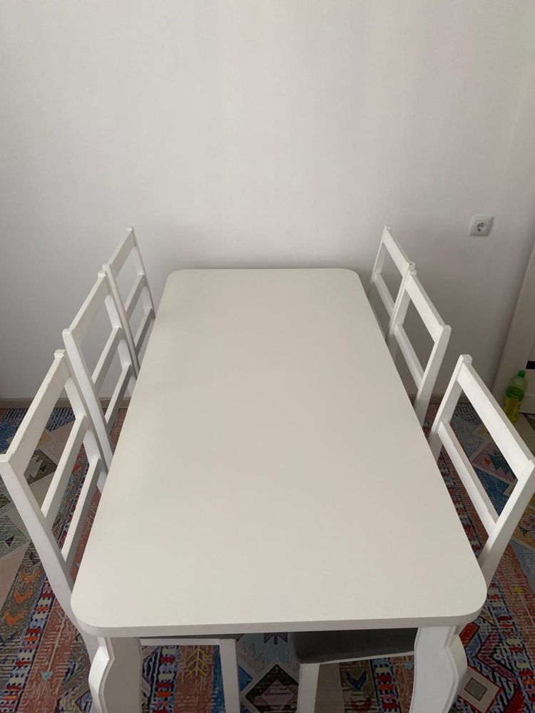 Продам стол кухонный со стульями