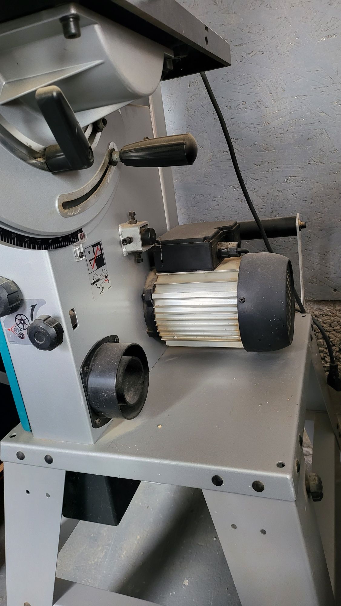 Ленточная пила Makita LB1200F