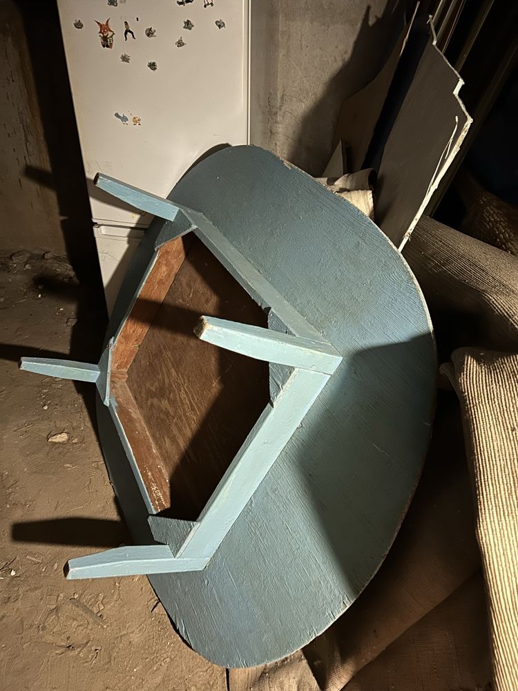 Продам круглые столы 2 шт