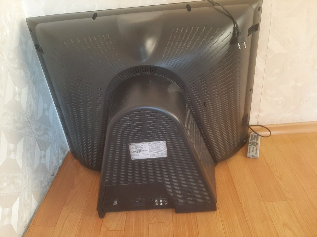 Продам телевизор LG 72 диагональ. 10000 тенге