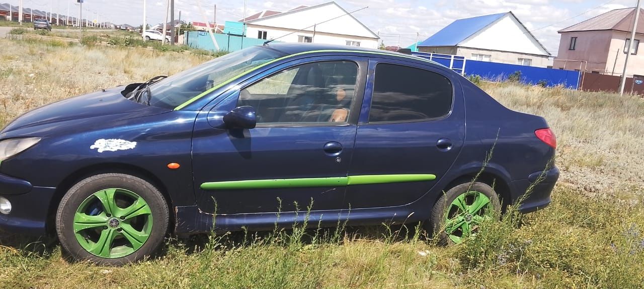 Автомобиль сатылады