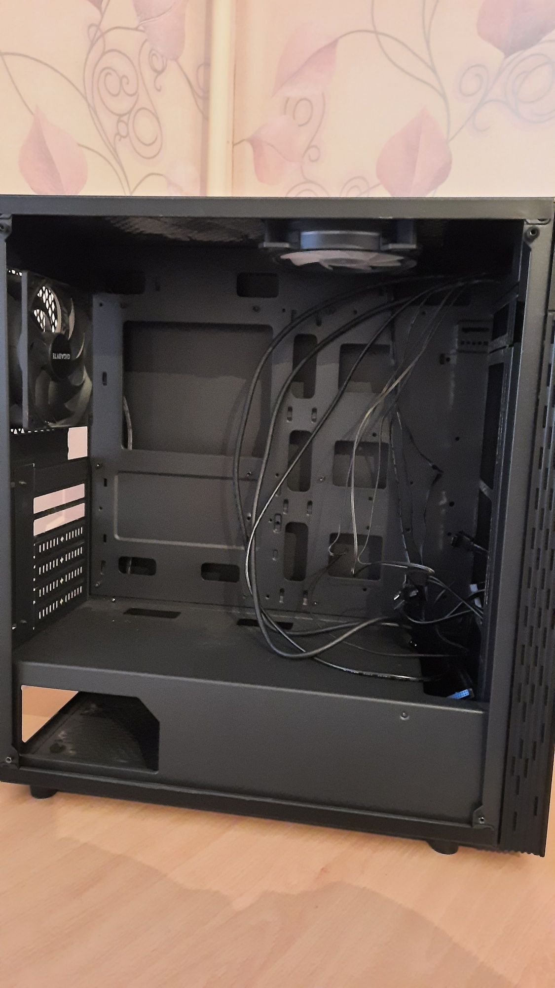 Корпус Gigabyte GB-C200G