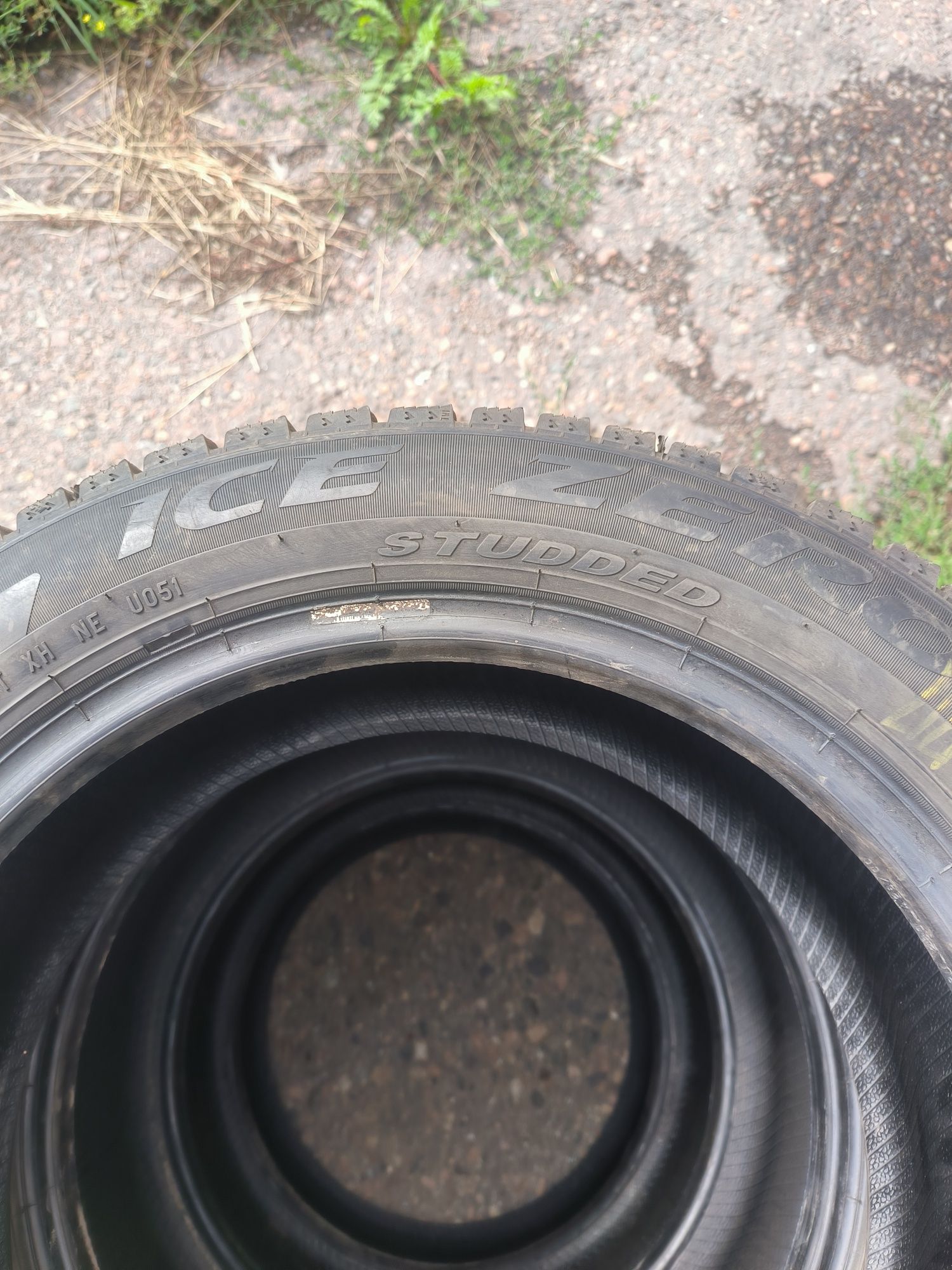 Продам шипованную резину r 15
