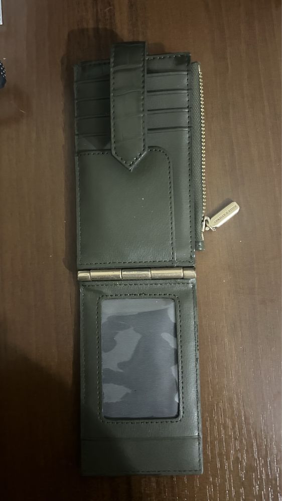 Кошелек Charles & Keith, зеленый