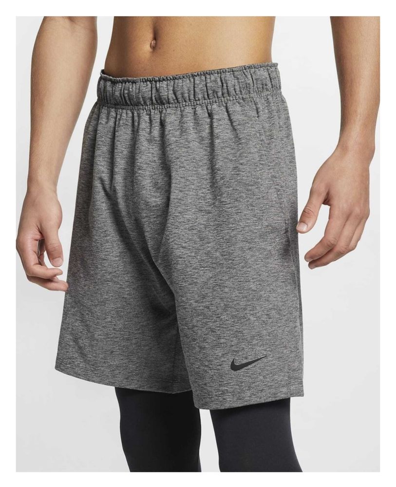 Спортивные шорты Nike