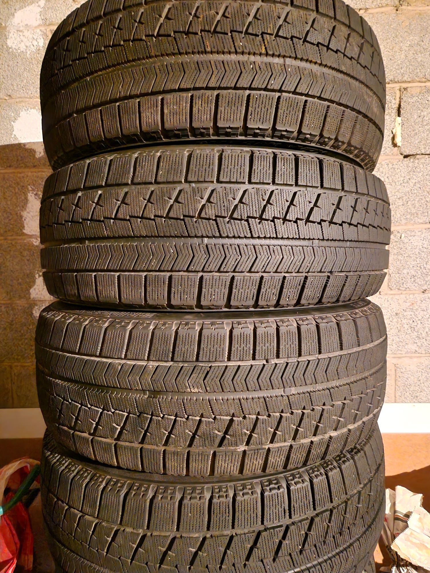 Комлект б/у Bridgestone Blizzak VRX 215/55/17 Made in Japan
