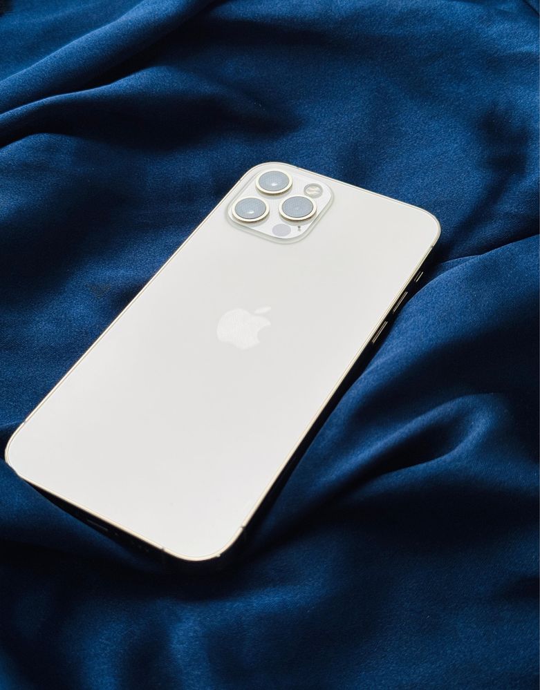 Продам Apple iPhone 12 pro(256)