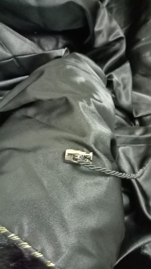 Продам женскую норковую шубу.