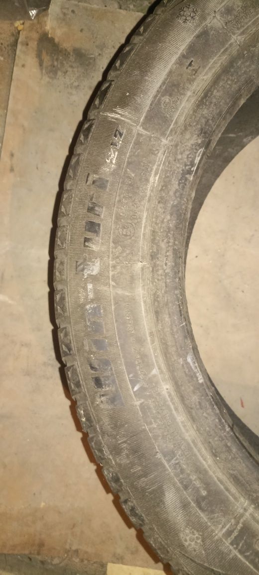 Покрышка  R15  всесезонный.