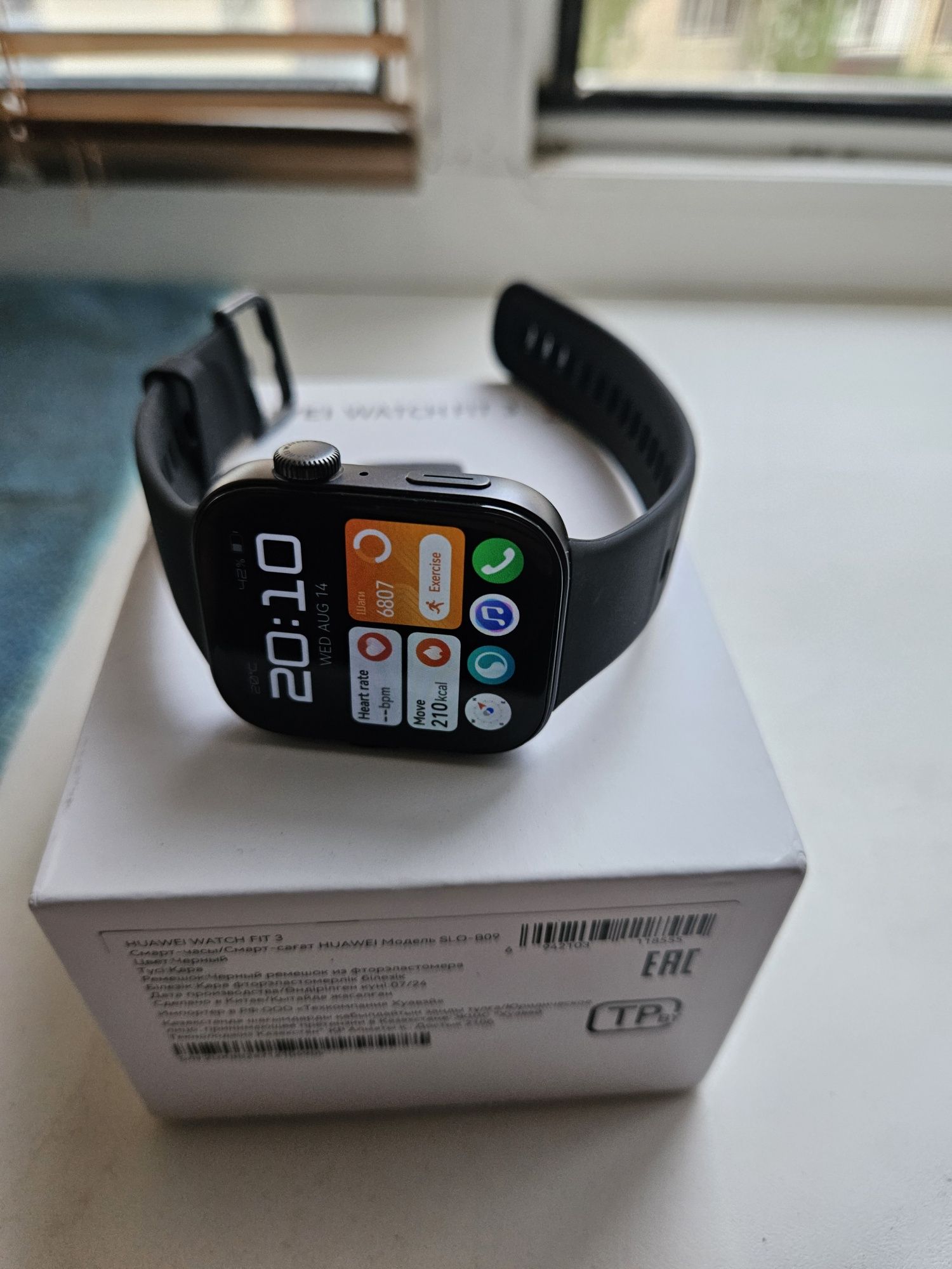 Продам смарт часы Huawei watch fit 3