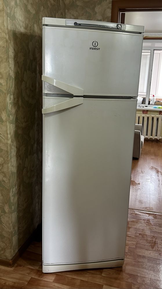 Холодильник б/у