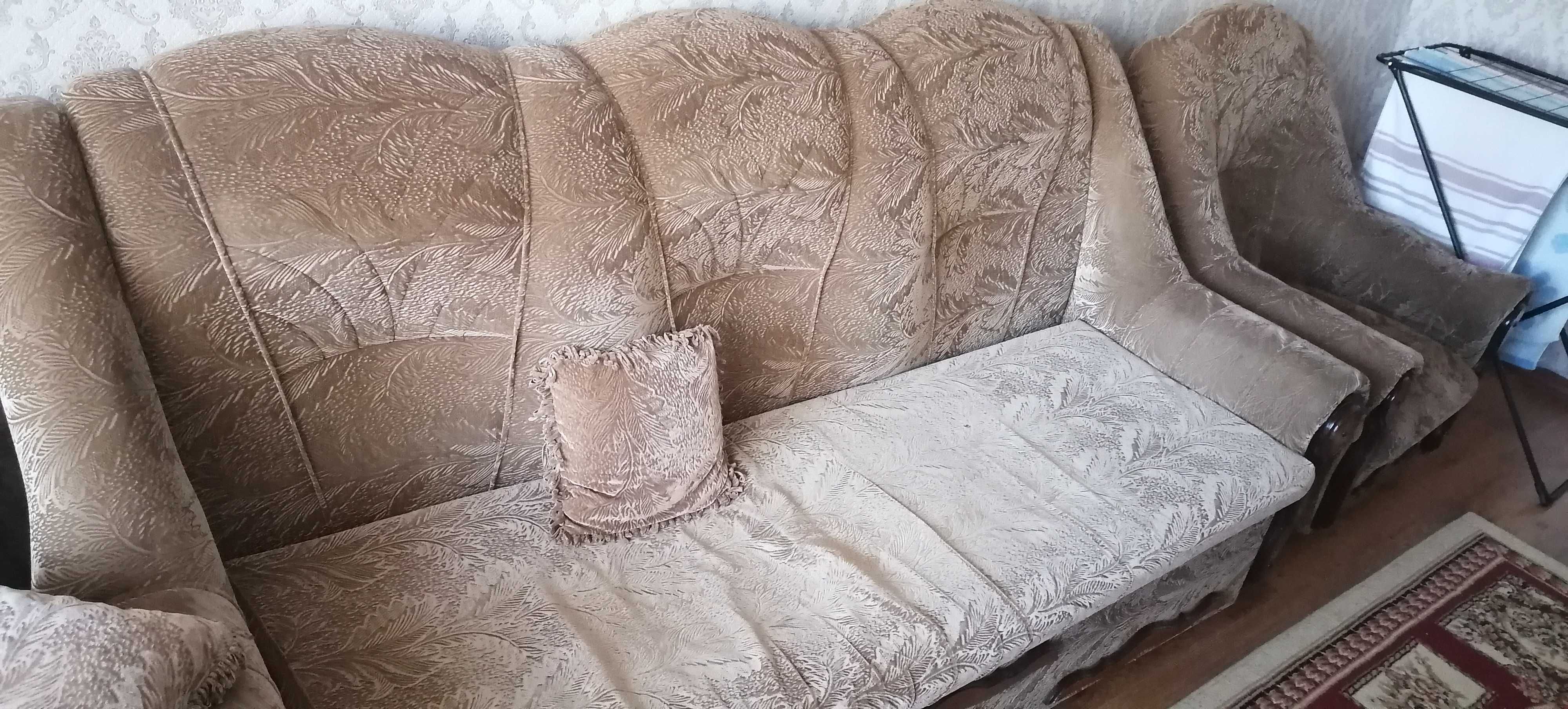 Продам уголок диван 2 кресло