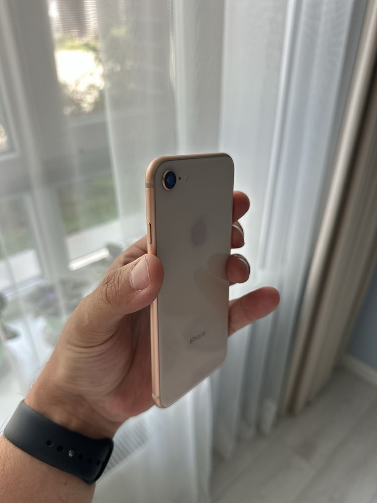 IPhone 8 в отличном состоянии