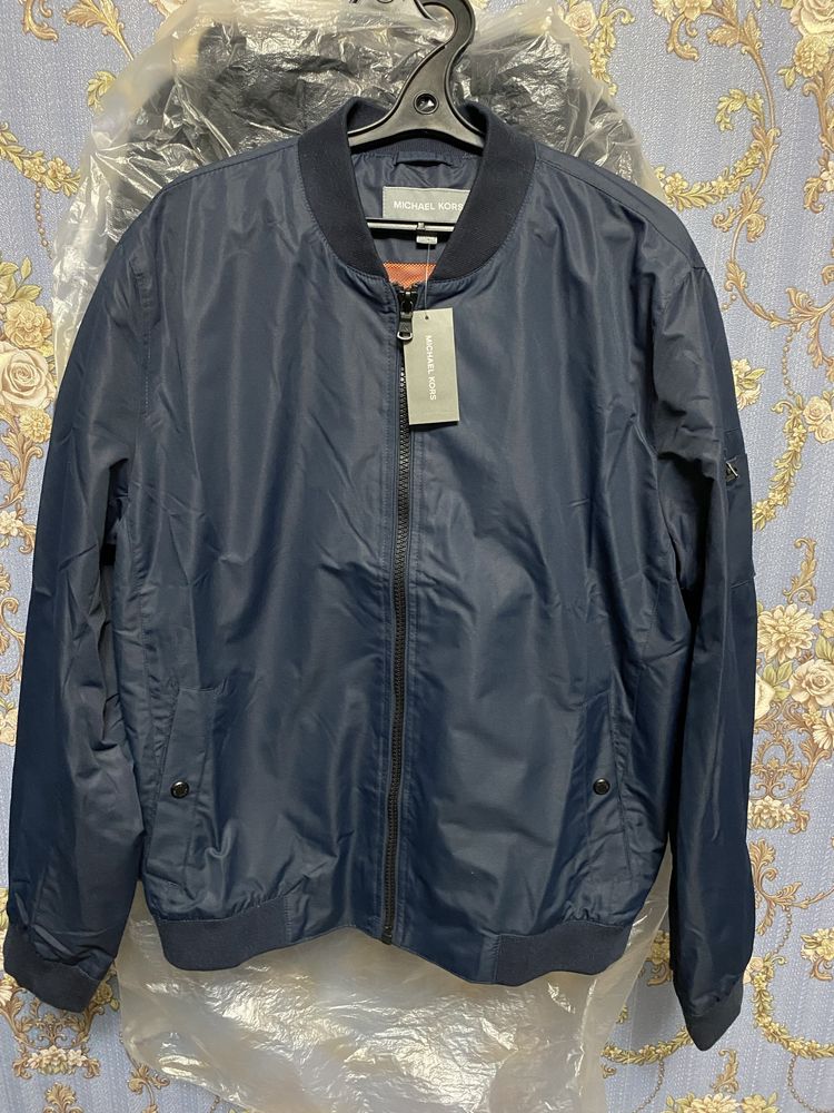 Продам   мужскую брендовую куртку Michael Kors