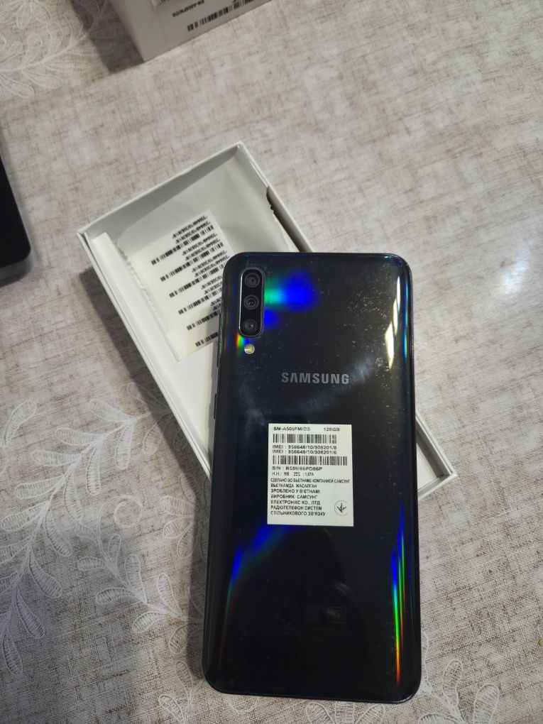 Телефон Samsung A50 бу