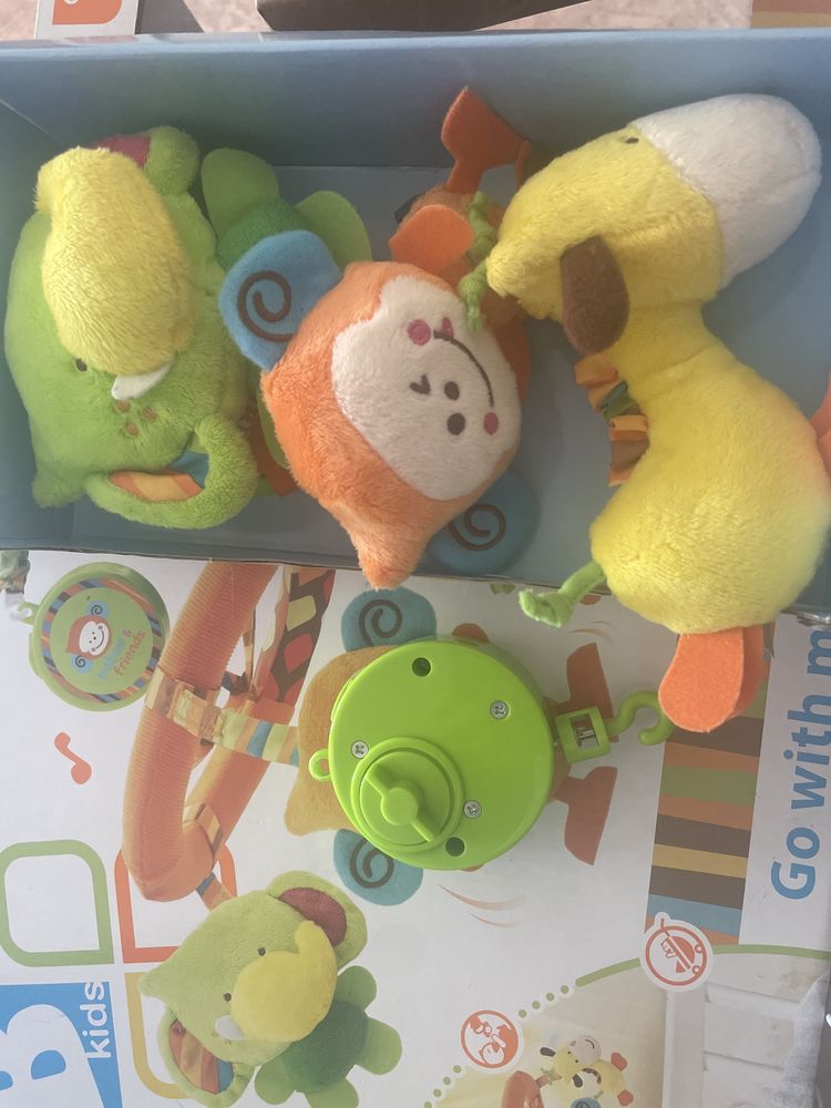 Мобиль с мягкими игрушками