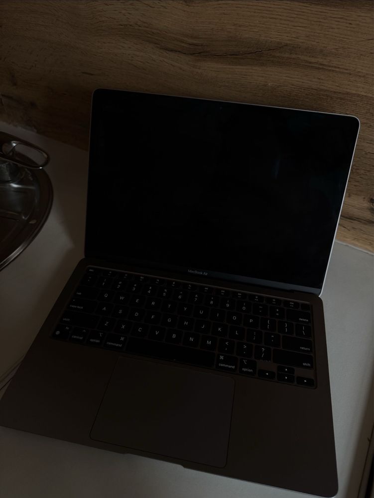Makbook / M1 / 256 / 8