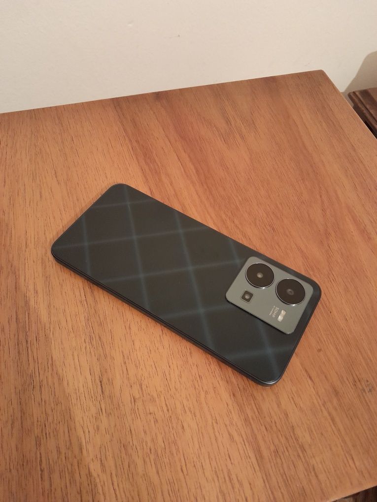Смартфон Vivo Y35  4/64
