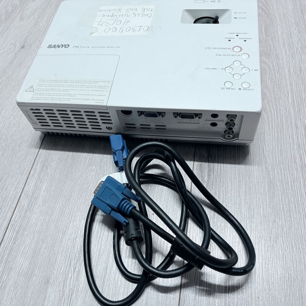 Проектор sanyo. С колонками