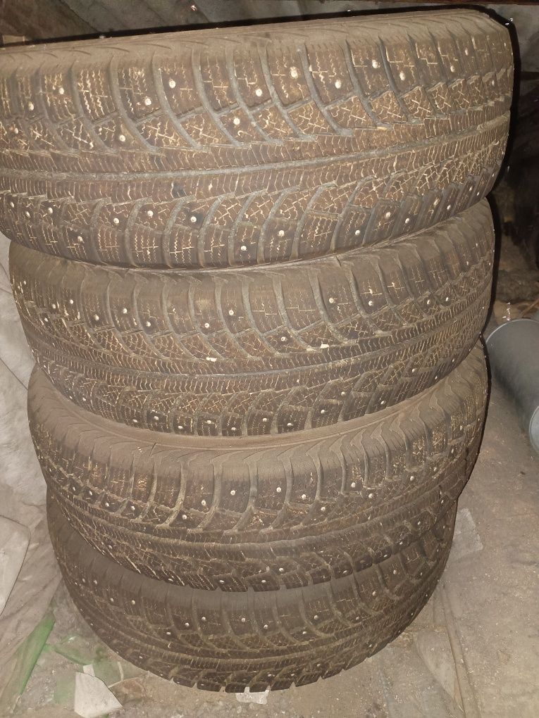 Зимние шины 235/75R15