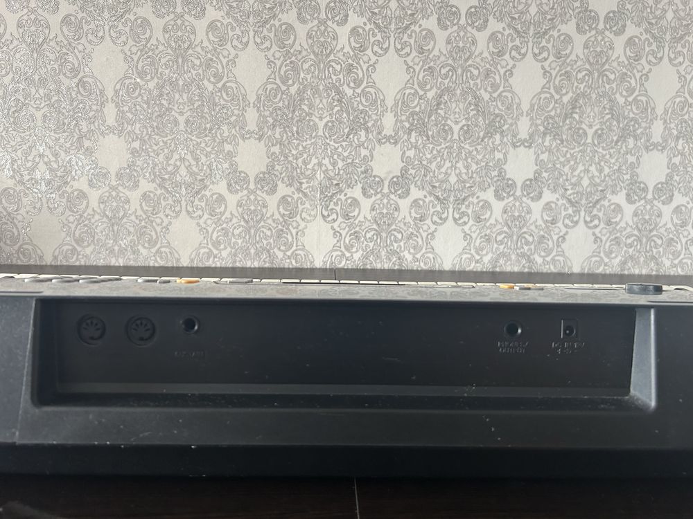 Продаю синтезатор Yamaha PSR-175 !