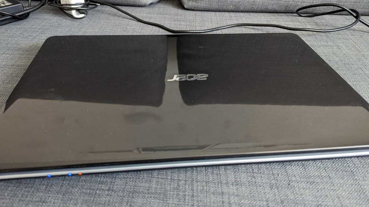 Продам Аcer aspire e1-571g в комплекте с сумкой и беспроводной мышкой