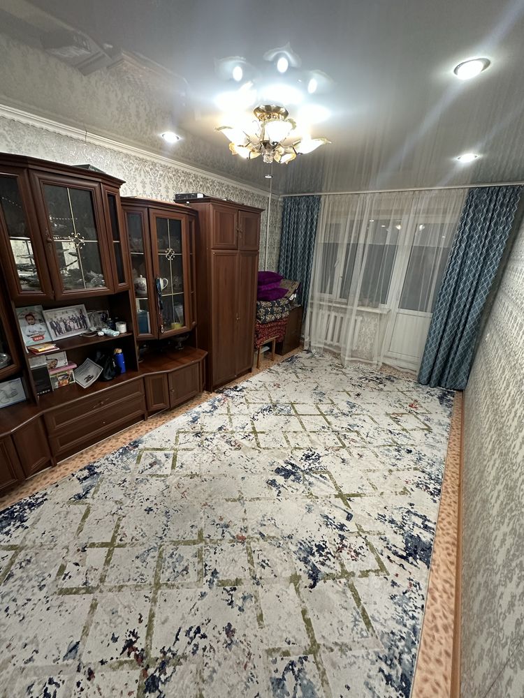 Продам 4х. комнатную квартиру (16 мкр.)
