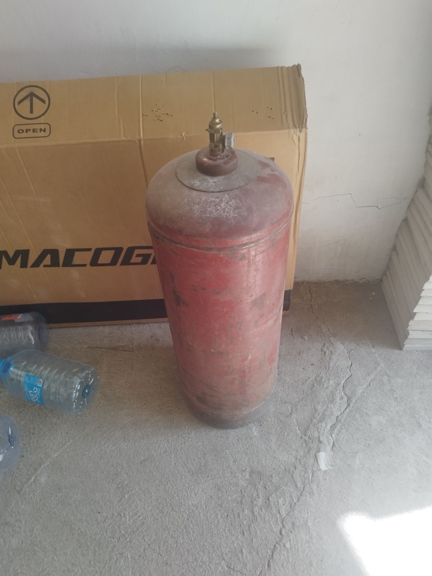 Продам газовый баллон большой
