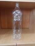 Продам пластиковые бутылки 2 литровые с крышкой