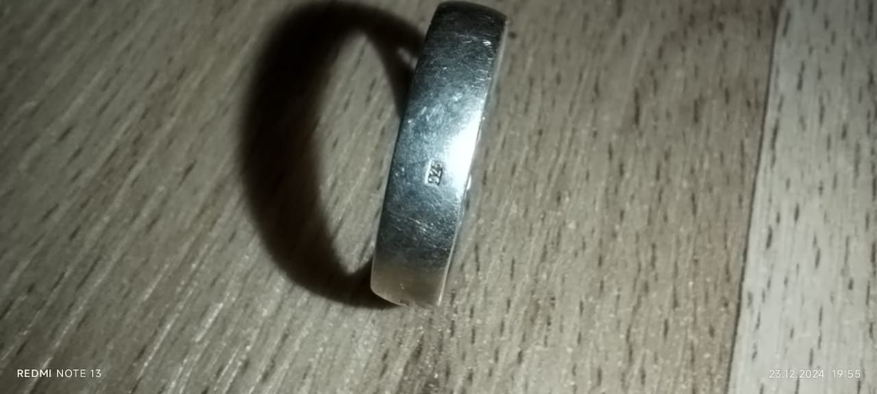 Продам кольцо серебрянное