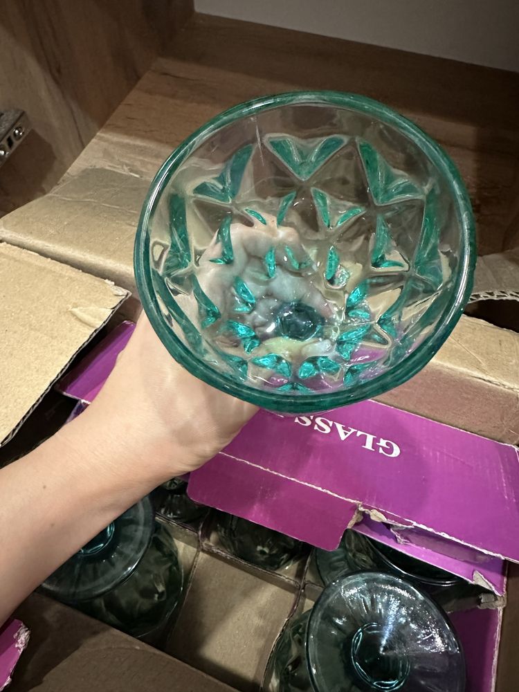 Продам чайный сервиз, стаканы, тортница