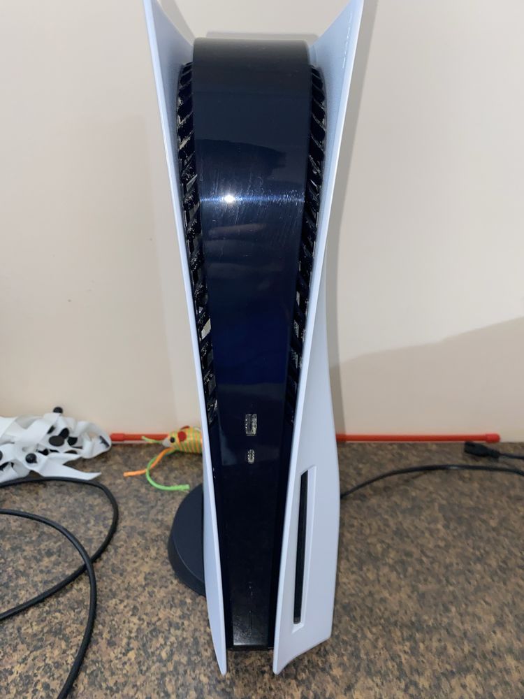 Продаю PlayStation 5 в отличном состоянии