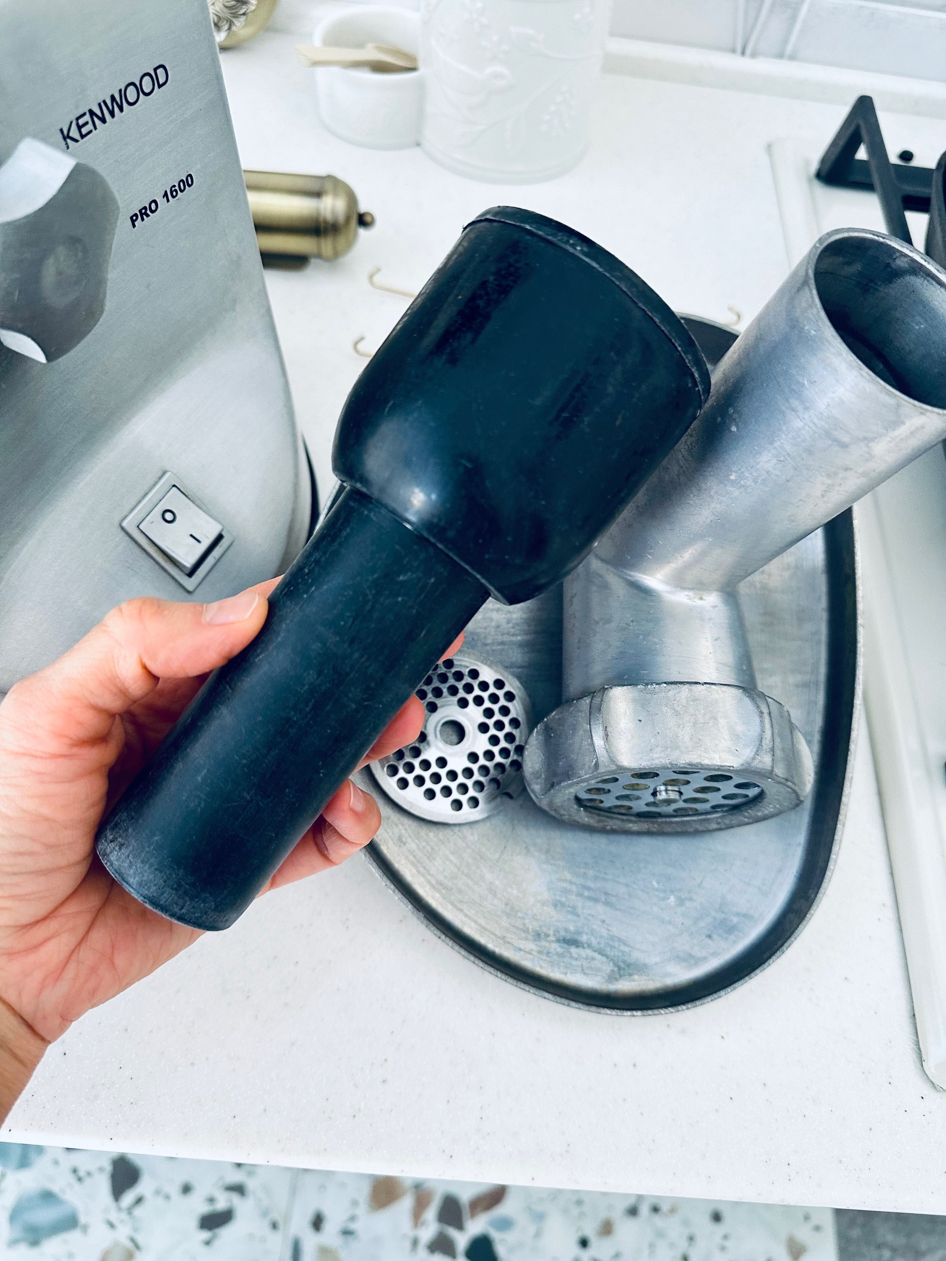 Продам мясорубку Kenwood