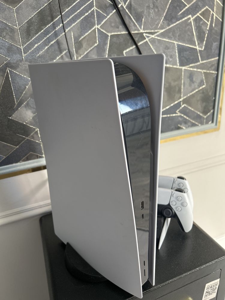 PlayStation 5 + double charger (двойная зарядка). Полный комплект