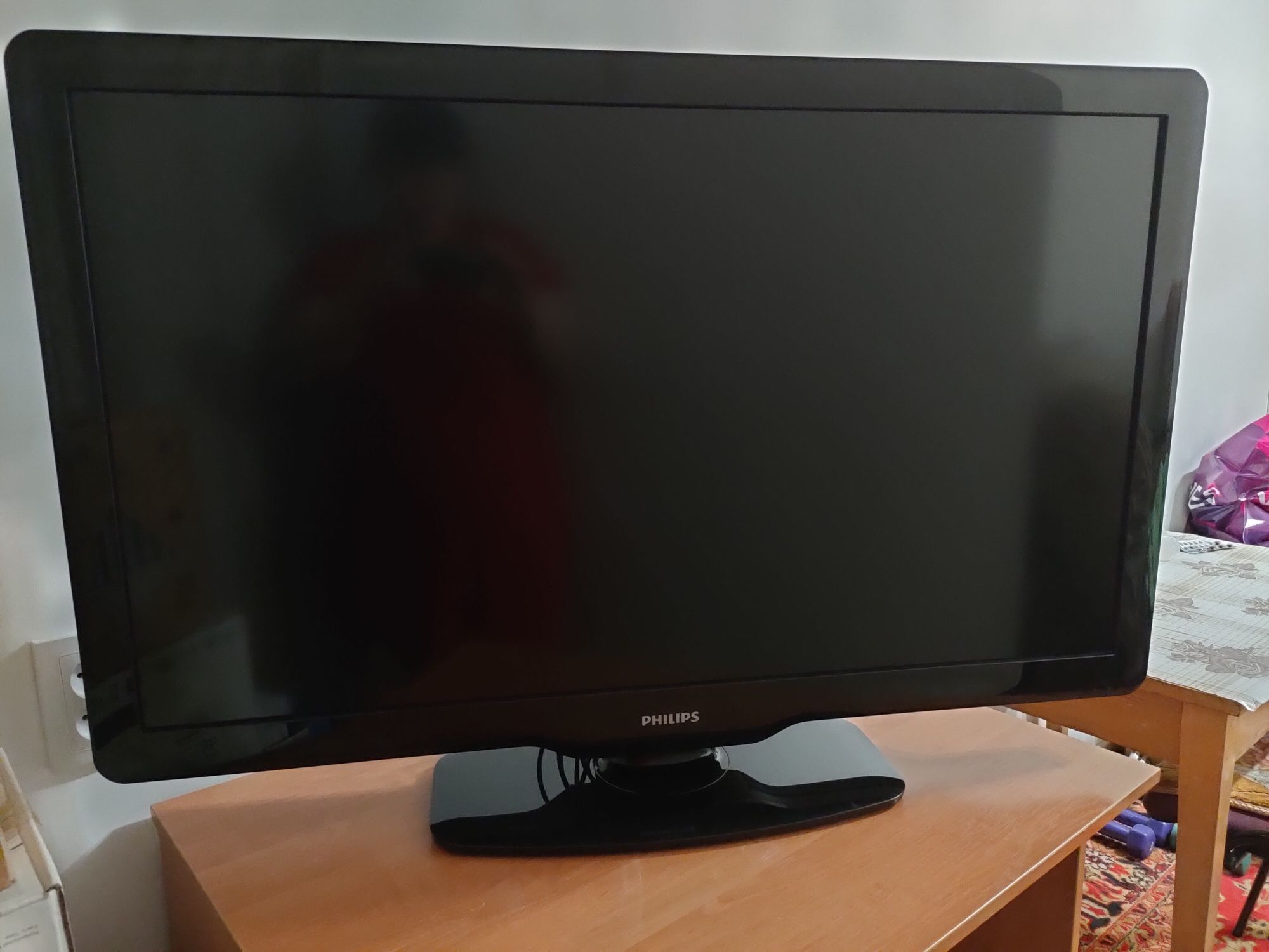 Европейская сборка телевизор большой Philips. Диагональ 110 см.