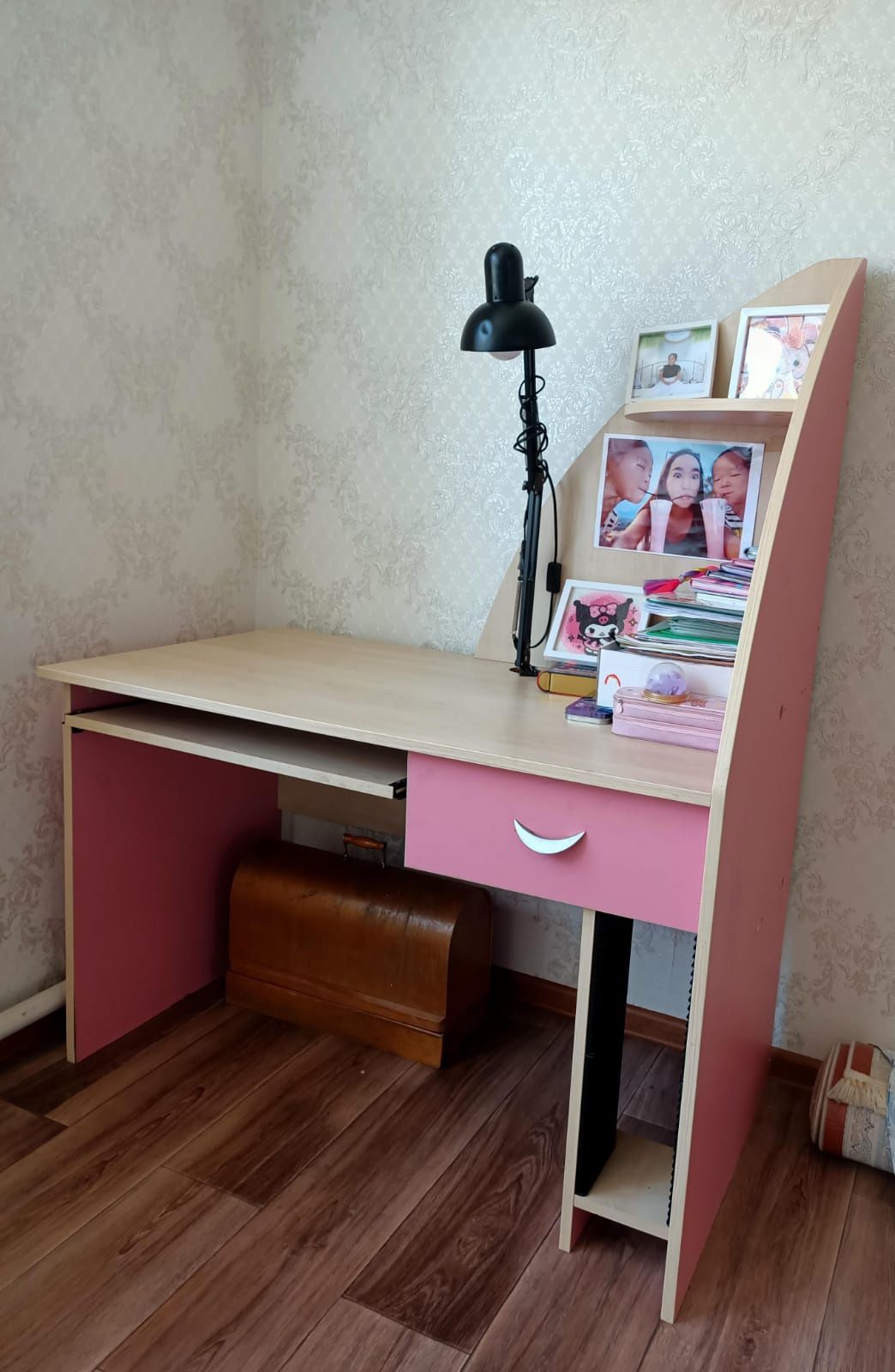 Детская кровать с комодом и рабочим столом