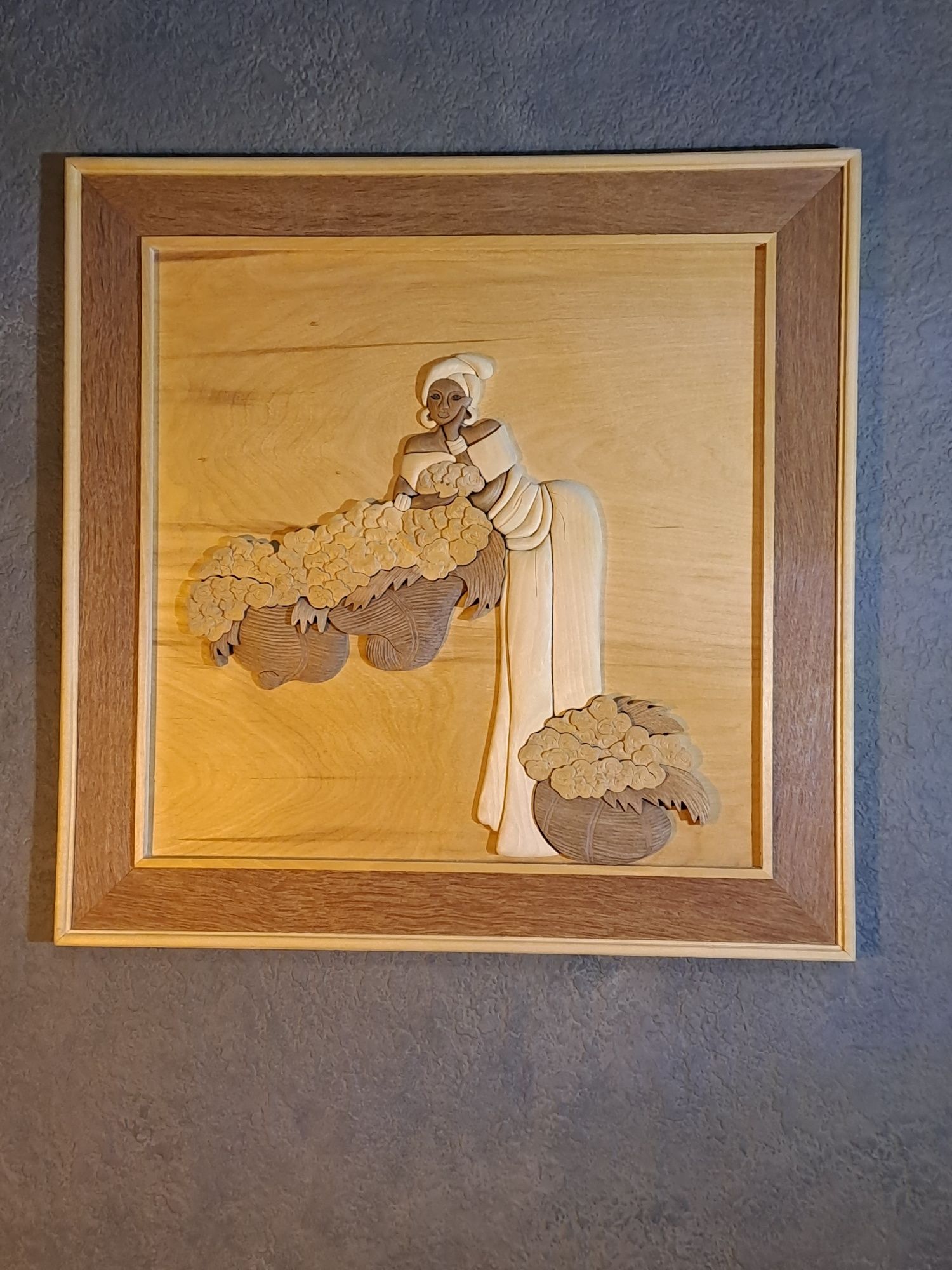 Картина из разных пород дерева