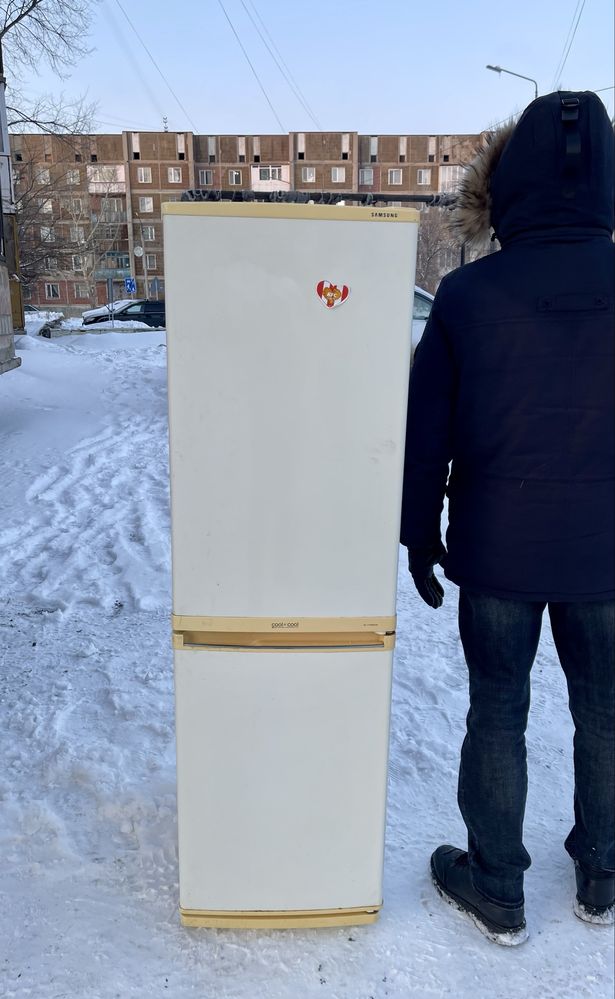Продаю умывальник кран смеситель вместе БУ и холодильник б/у