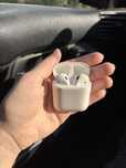 Продам AirPods 2-го поколения