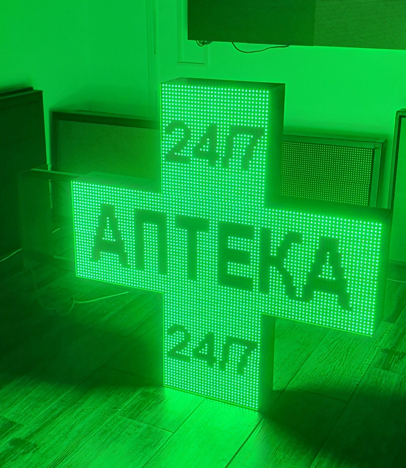 Продажа лед экранов и бегущих строк, аптечные кресты, табло на заказ.