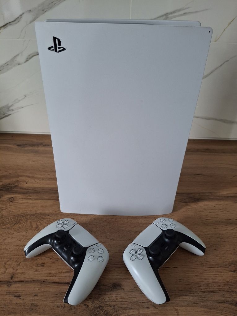 Продаю Ps5 состояние хорошое + игры и 2 джойстика оба Dualsense